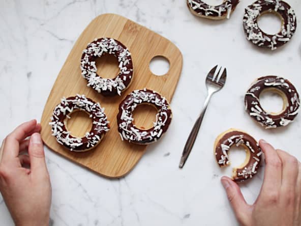 Petits gâteaux de semoule coco-mandarine-chocolat façon donuts
