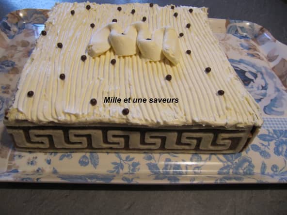 Entremet mousse vanille et mousse café sur un gâteau d'amande