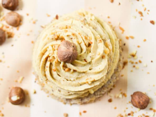 Petits gâteaux ultra gourmands au praliné, dacquoise aux noisettes