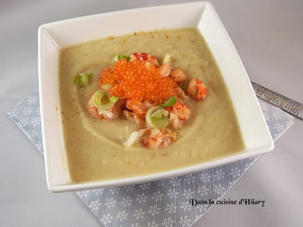 Velouté au céleri chic, écrevisses et oeufs de saumon