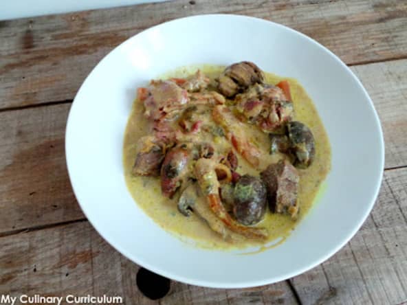 Curry d'agneau aux carottes, dates et champignons