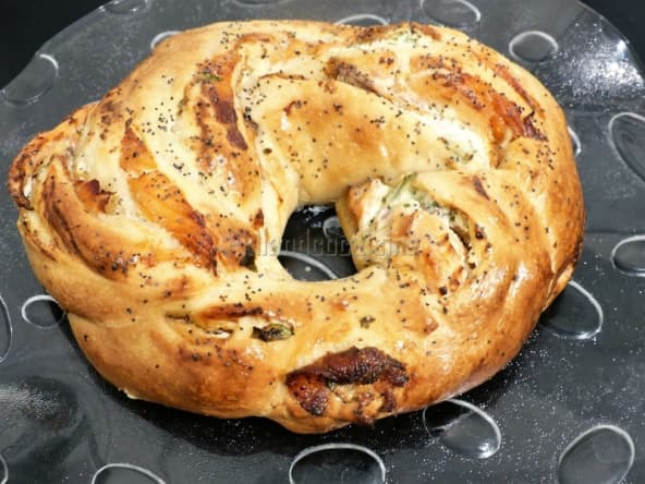 Pizza couronne torsadée au saumon fumé