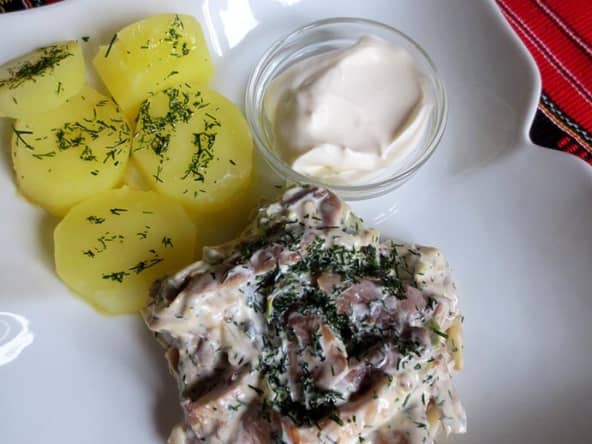 Champignons à la Crème (grybai-su-svogunais-ir-grietine) (Lituanie)