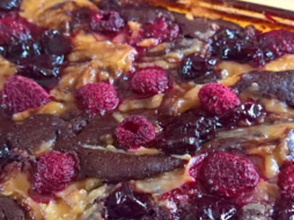 brownies au beurre de cacahuète et fruits rouges