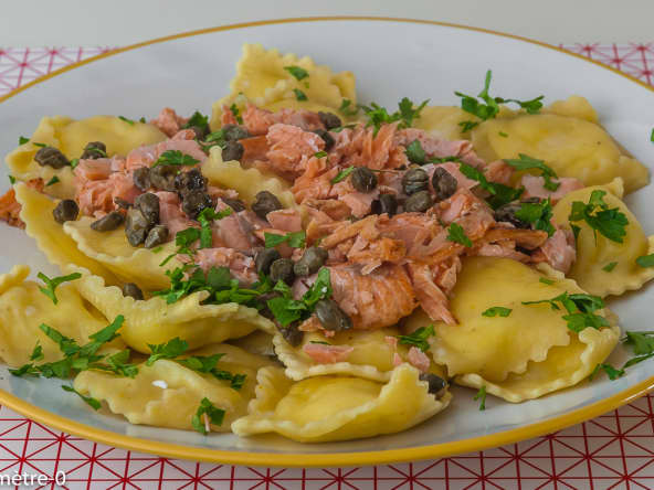 Raviolis au fromage, pavé de saumon et câpres