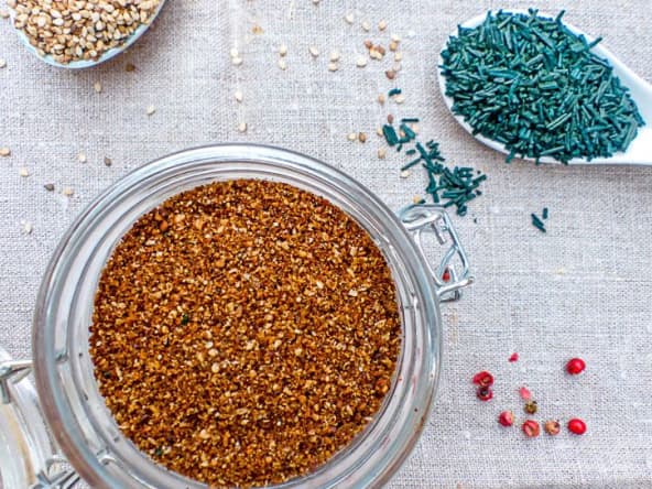 Gomasio sésame complet, baies roses et spiruline