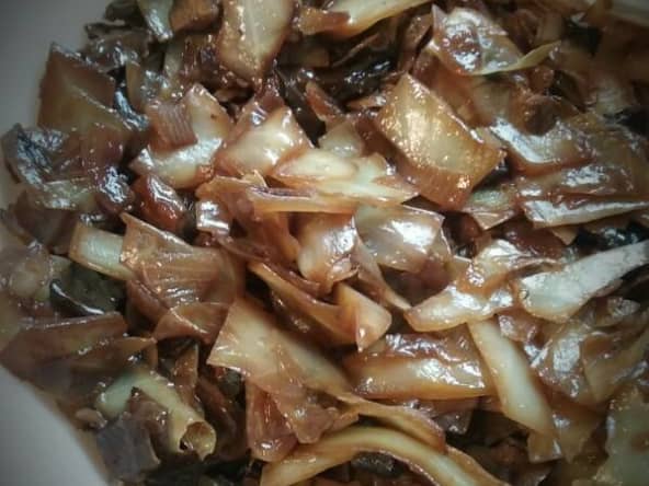 Kapusta z grzybami ou chou mijoté à la polonaise