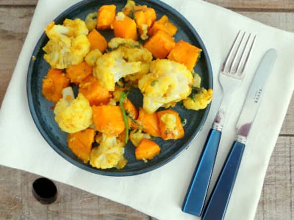 Poêlée de chou-fleur et patates douces au miel et au curry