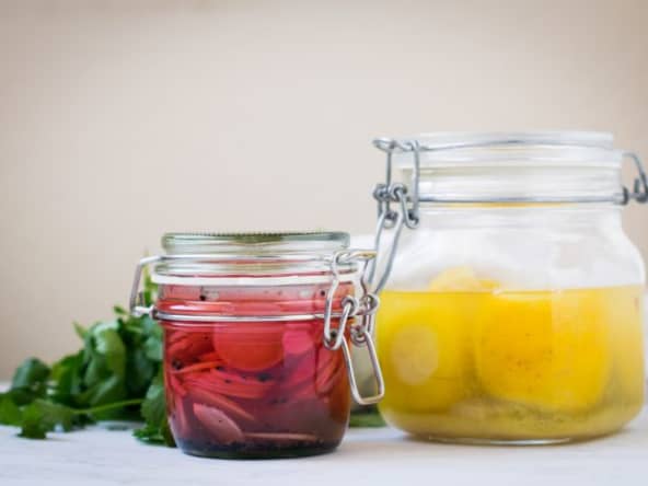 Conserves de pickles de radis et citrons confits