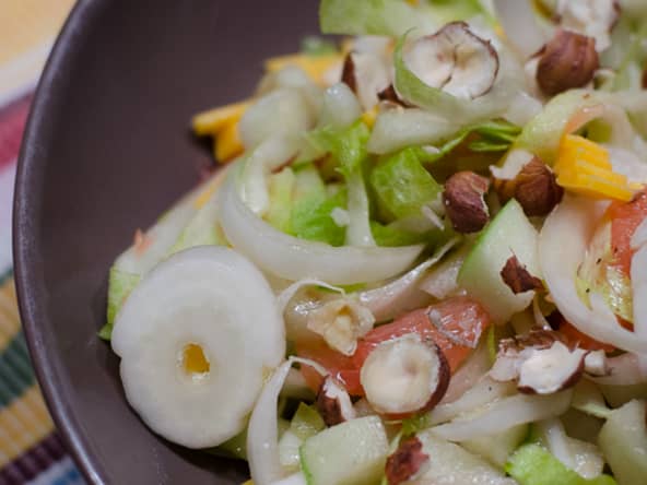 Salade d'endives au pamplemousse rose, à la pomme et au cheddar