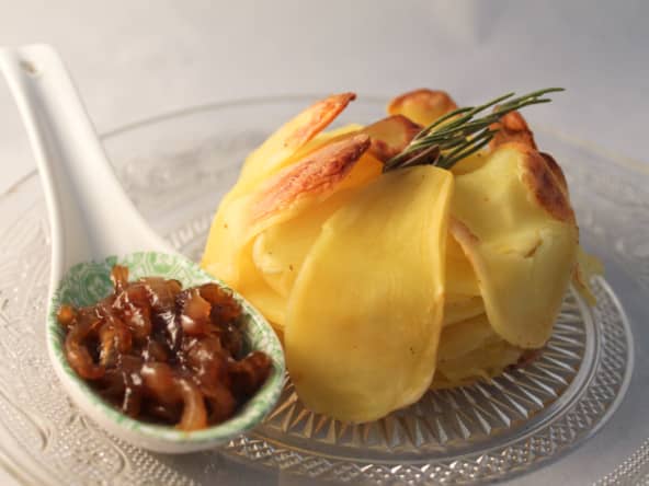 Gratin de pommes de terre et confit d’oignons