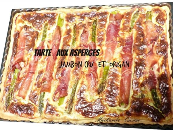 Tarte aux asperges, jambon cru et origan
