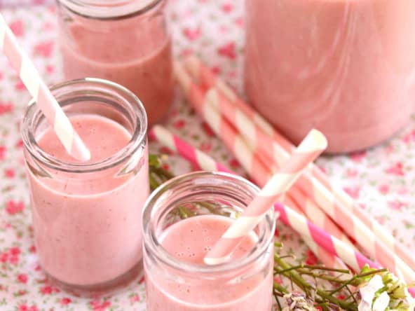 Smoothie fraise et lait d'amande et graines de lin