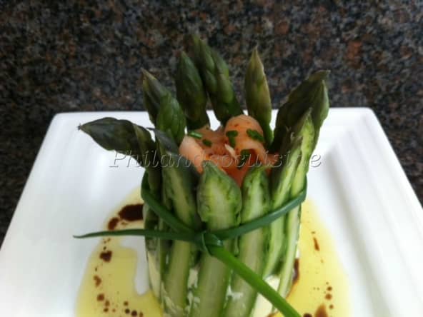 Charlotte printanière d'asperges vertes au chèvre et au saumon fumé
