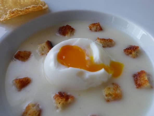 Velouté d'asperges blanches, oeuf mollet - Poivre & Zeste