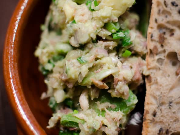 Salade d'avocat et de sardine