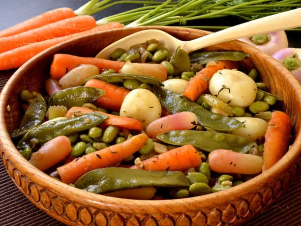 Poêlée de légumes nouveaux du printemps 