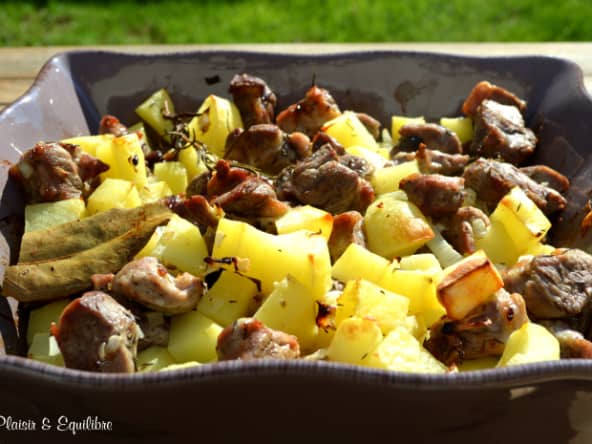 Agneau et pommes de terre au four
