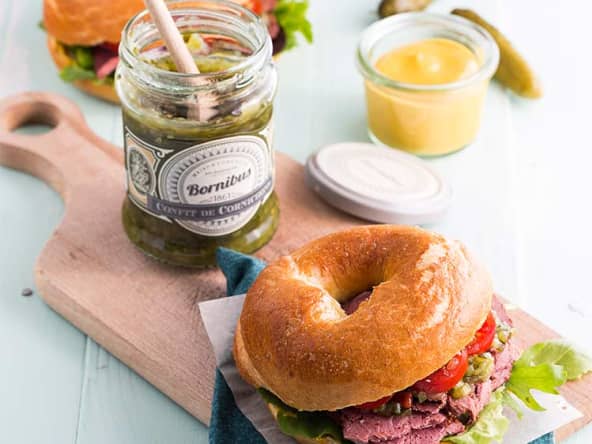 Bagel pastrami de boeuf au confit de cornichons