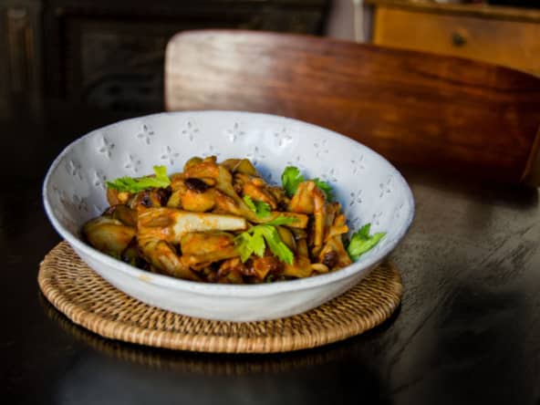 Caponata sicilienne de printemps aux artichauts