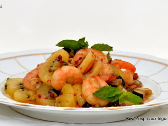 Wok de légumes aux crevettes et au kiwi.