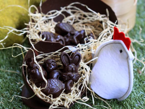 Coques et sujets de Pâques au chocolat noir 