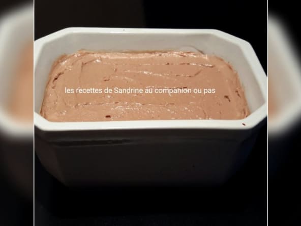 Terrine de pâté de foies de volailles à l'ail maison