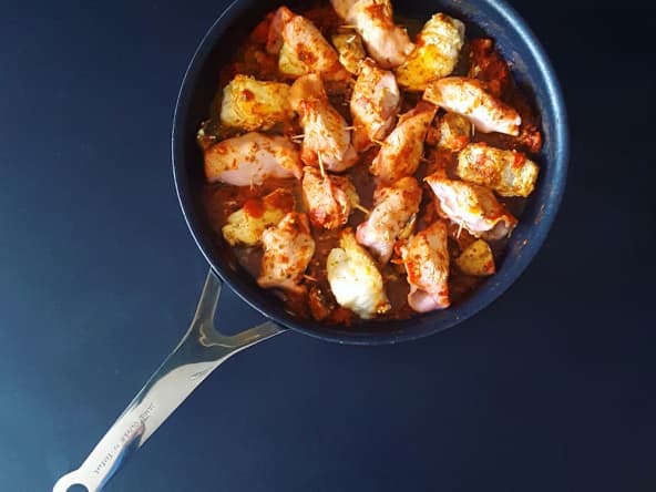 Queue de lotte terre et mer au bacon en fricassée de tomate et champignons