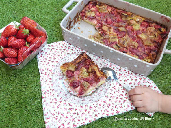 Clafoutis des beaux jours trop gourmand fraise et rhubarbe