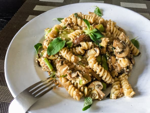 Pâtes aux légumes de printemps et tofu soyeux