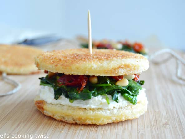 Croque-monsieur végétarien chèvre, épinards et tomates séchées