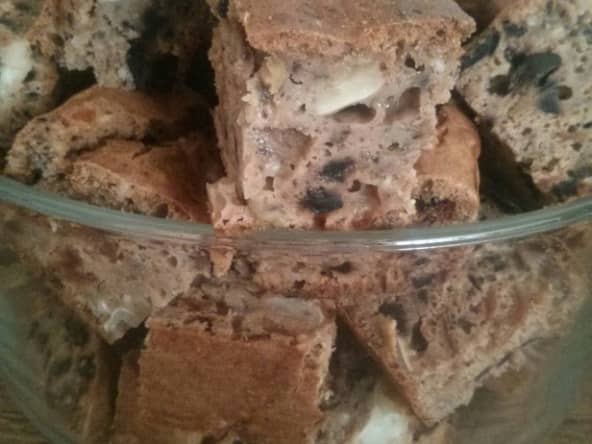 Cake aux olives, chèvre et tomates séchées pour un pique-nique ou un apéro