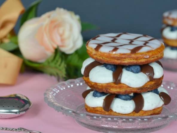 Mille-feuille à la Fourme d'Ambert, myrtilles et chocolat