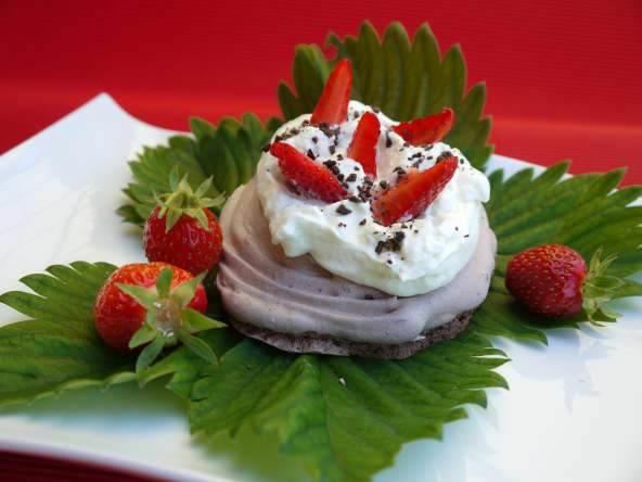 Mini Pavlova au chocolat et aux fraises