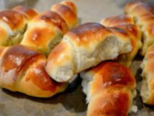 Recette facile de brioche inratable sous forme de croissant