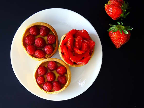 Tartelettes aux fraises et framboises, crème pâtissière amande