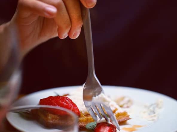 Gaufre de polenta aux fraises et mousse nectar de fruits des bois