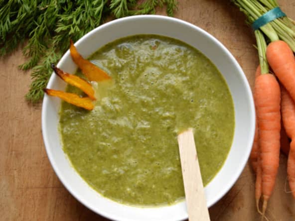 Soupe de fanes de carottes au ras-el-hanout. Une soupe anti-gaspi.