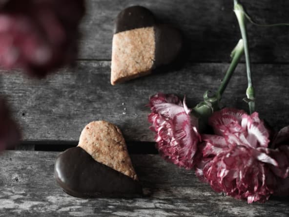 Cadeaux gourmands sablés nappés de chocolat pour la fête des mères vegan, IG moyen