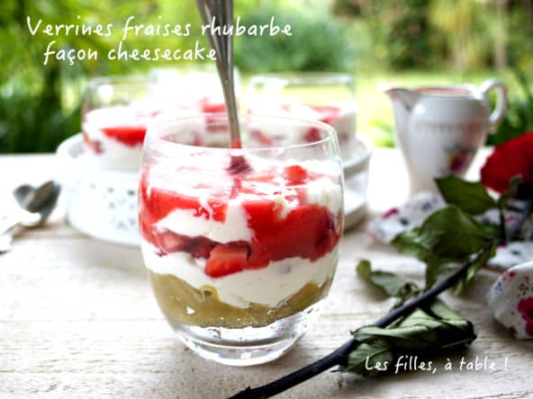 Verrines fraises rhubarbe façon cheesecake