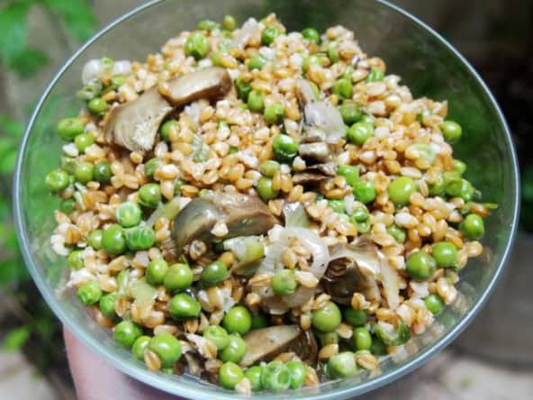 Petit épeautre à l’artichaut et aux petits pois : un plat sain et savoureux
