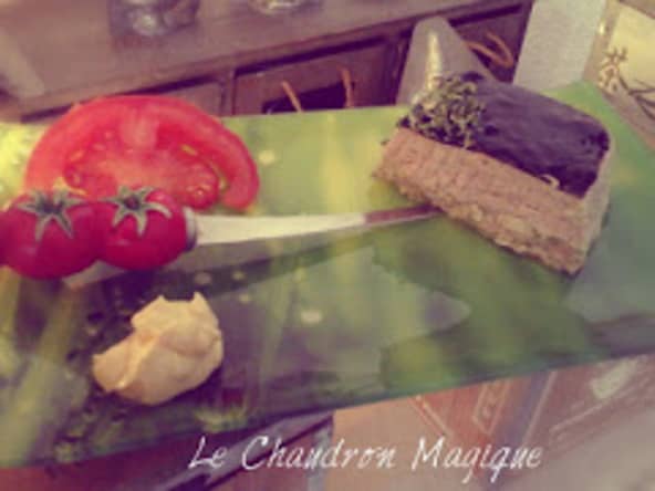 Mousse salée d'avocat et de crabe, miroir balsamique