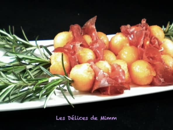 Brochette de melon et bresaola au romarin