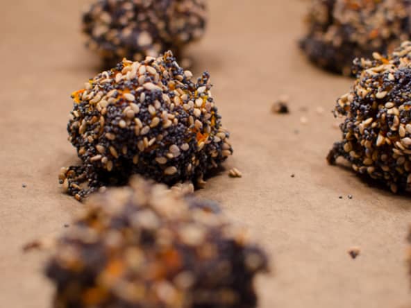 Boulettes de carottes au cumin, aux graines de sésame et aux graines de pavot