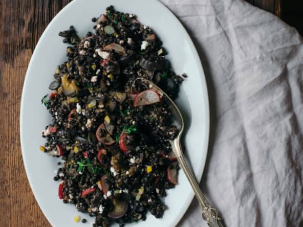 Salade composée de lentilles Beluga, aubergine et citron confit