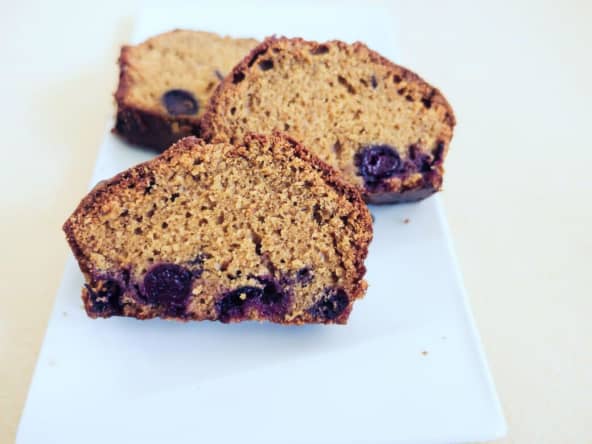 Cake à la noix de coco et aux cerises
