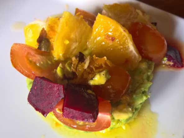 Salade de betterave et avocats, vinaigrette à l’orange