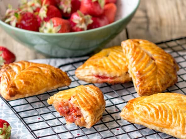Chaussons feuilletés rhubarbe et fraises