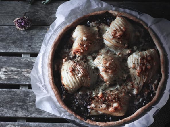Tarte au fenouil, confit d’oignons rouges et bleu de brebis, végétarien, IG bas