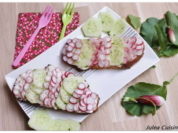 Tartines végétarienne aux radis, concombres et fromage frais